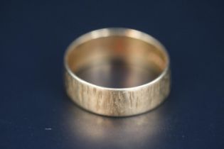Gents 18ct Gold Bark effect Wedding band 6.6g total weight Size Y