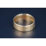 Gents 18ct Gold Bark effect Wedding band 6.6g total weight Size Y