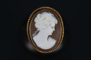 Ladies 9ct Gold Cameo set ring 4.8g total weight Size R