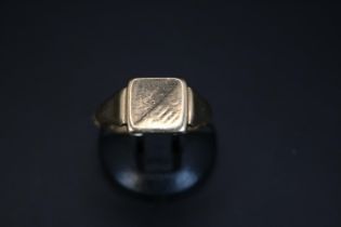Gents 9ct Gold Signet ring 4.7g total weight Size T