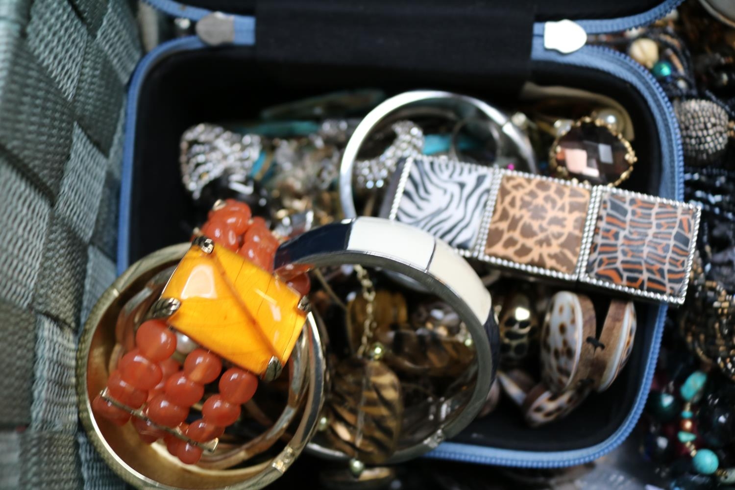 Large Box of assorted Costume jewellery to include Bangles, Necklaces etc - Image 5 of 5