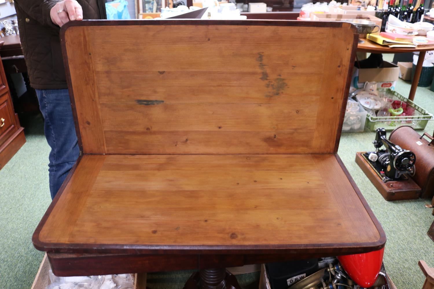 Georgian Mahogany Fold Over Card table with splayed caster legs - Image 3 of 3