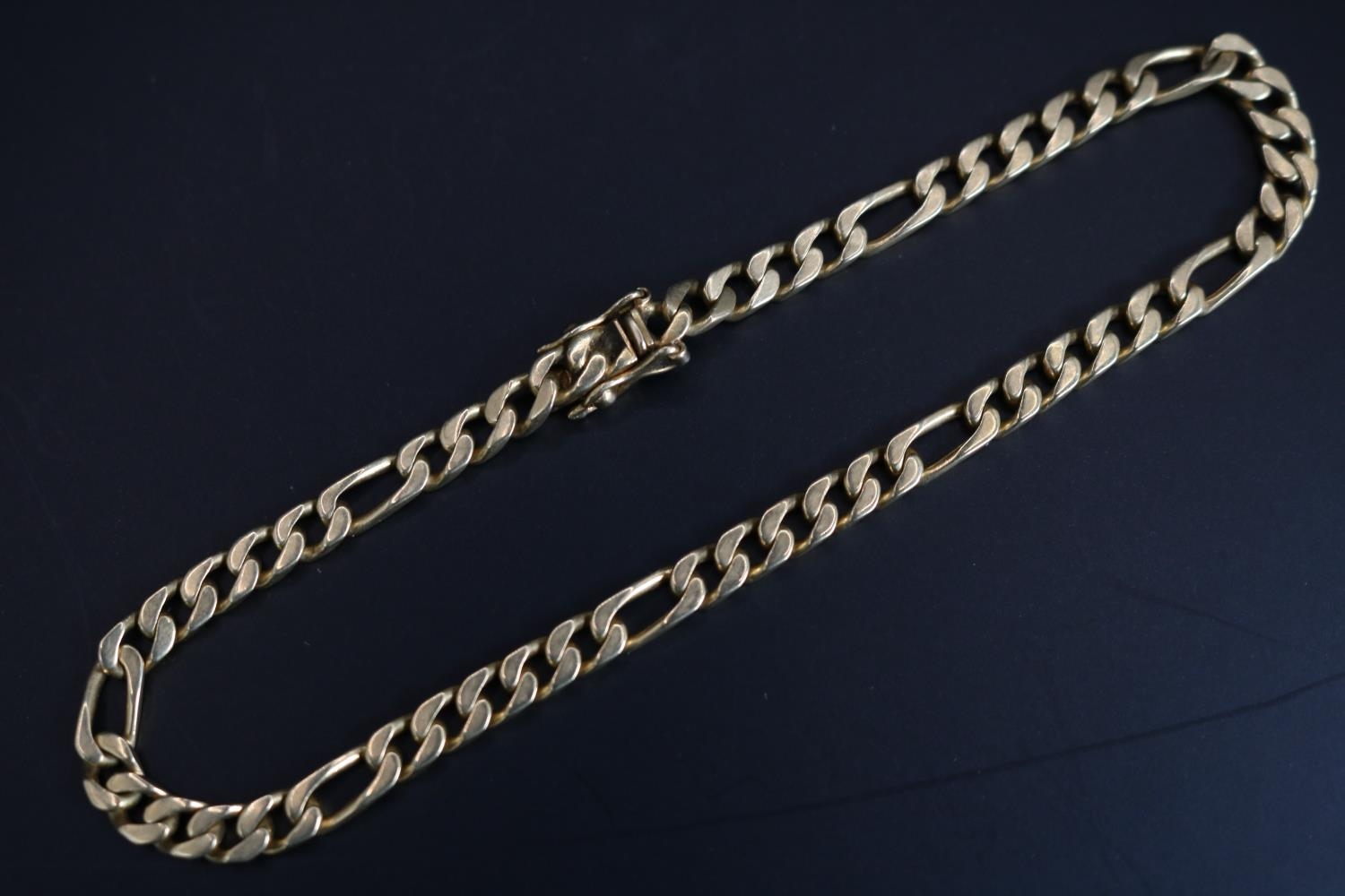 Gents 750 marked Gold Bracelet 17g total weight 24cm