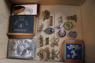 Collection of small militaria inc. Military Cap Badges, Medal and cigarette cases