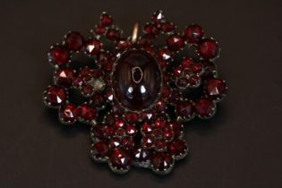 Interesting Cabochon and facetted Garnet Silver set brooch with pin back 13.5g total weight 42mm