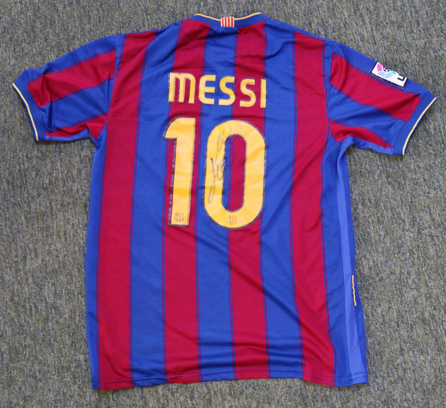 LIONEL MESSI 2009/2010 SIGNED BARCELONA #10 JERSEY The jersey is accompanied by a letter of - Image 7 of 10