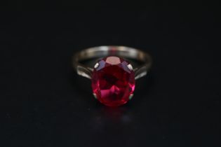 Ladies 9ct Gold Claw set Synthetic Ruby ring Size M. 3.3g total weight