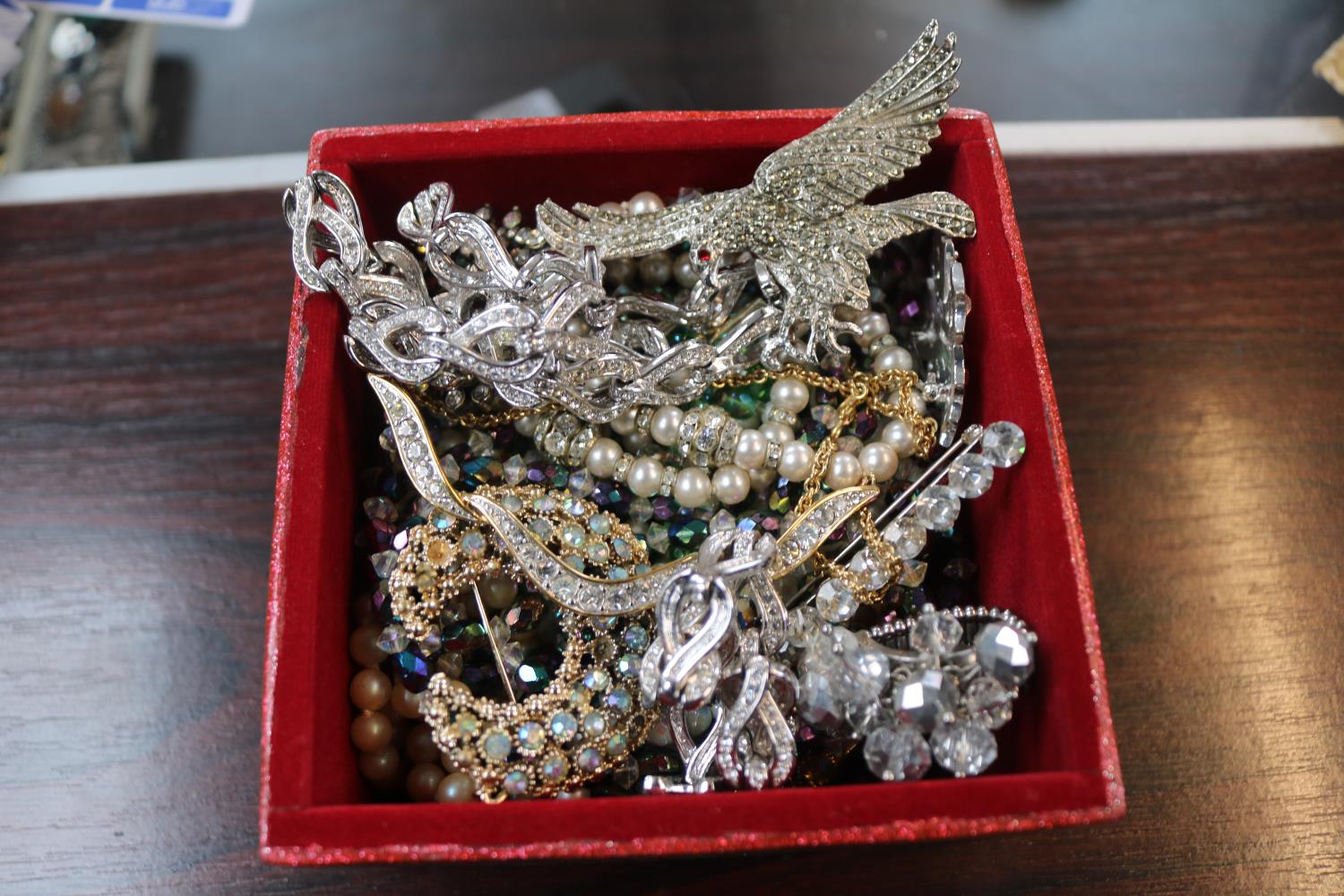 Large collection of assorted Costume jewellery to include Brooches, Necklaces etc
