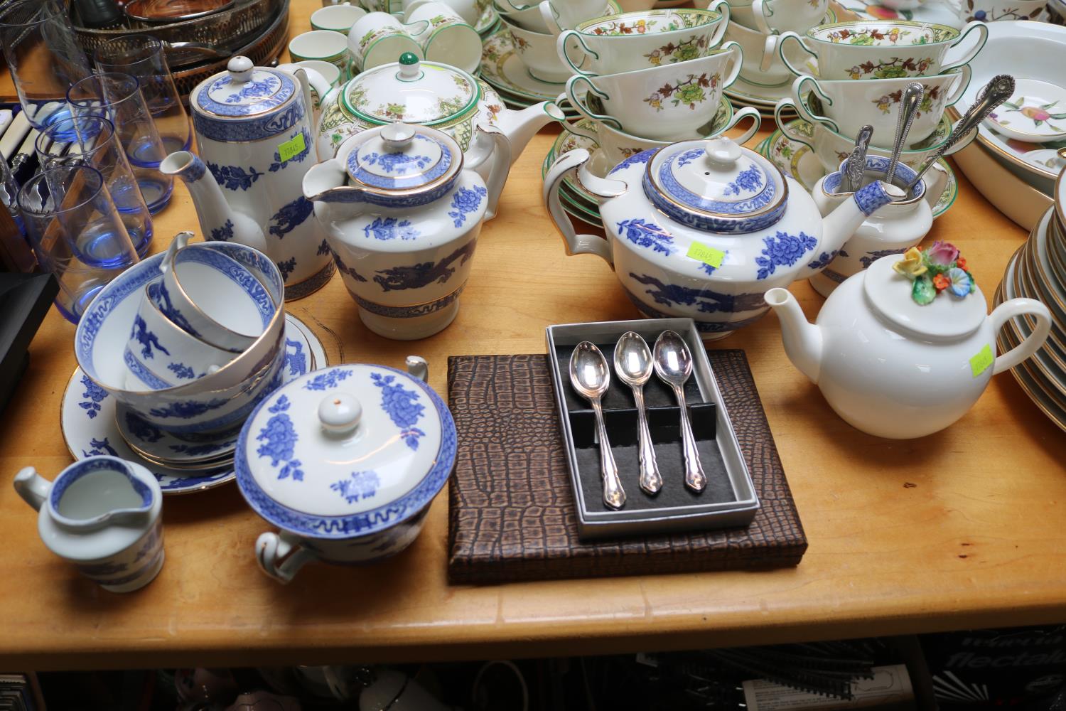 Wedgwood Tamarisk pattern Tea & Coffee Service and a collection of assorted ceramics - Image 3 of 3