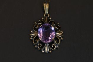 Ladies 9ct Gold Amethyst oval set pendant on chain