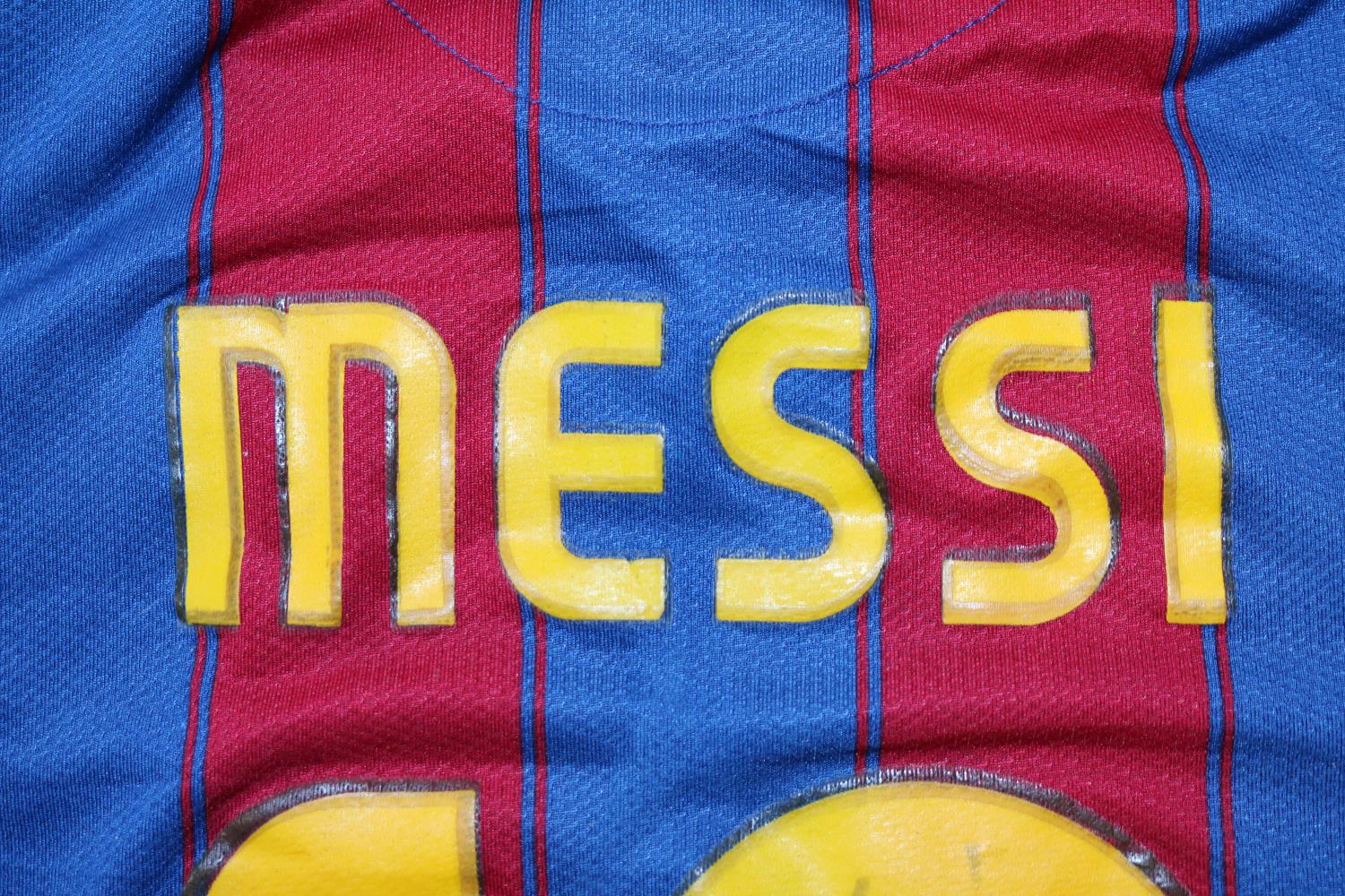 LIONEL MESSI 2009/2010 SIGNED BARCELONA #10 JERSEY The jersey is accompanied by a letter of - Image 9 of 10
