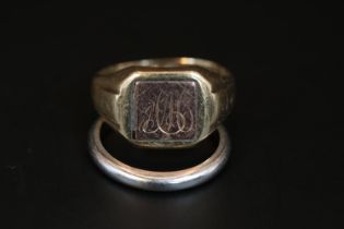 Ladies 9ct Gold Signet ring 5.4g total weight and a Platinum wedding bad 5.3g total weight