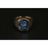 Gents 9ct Gold Intaglio carved Gladiator ring size T. 3.5g total weight