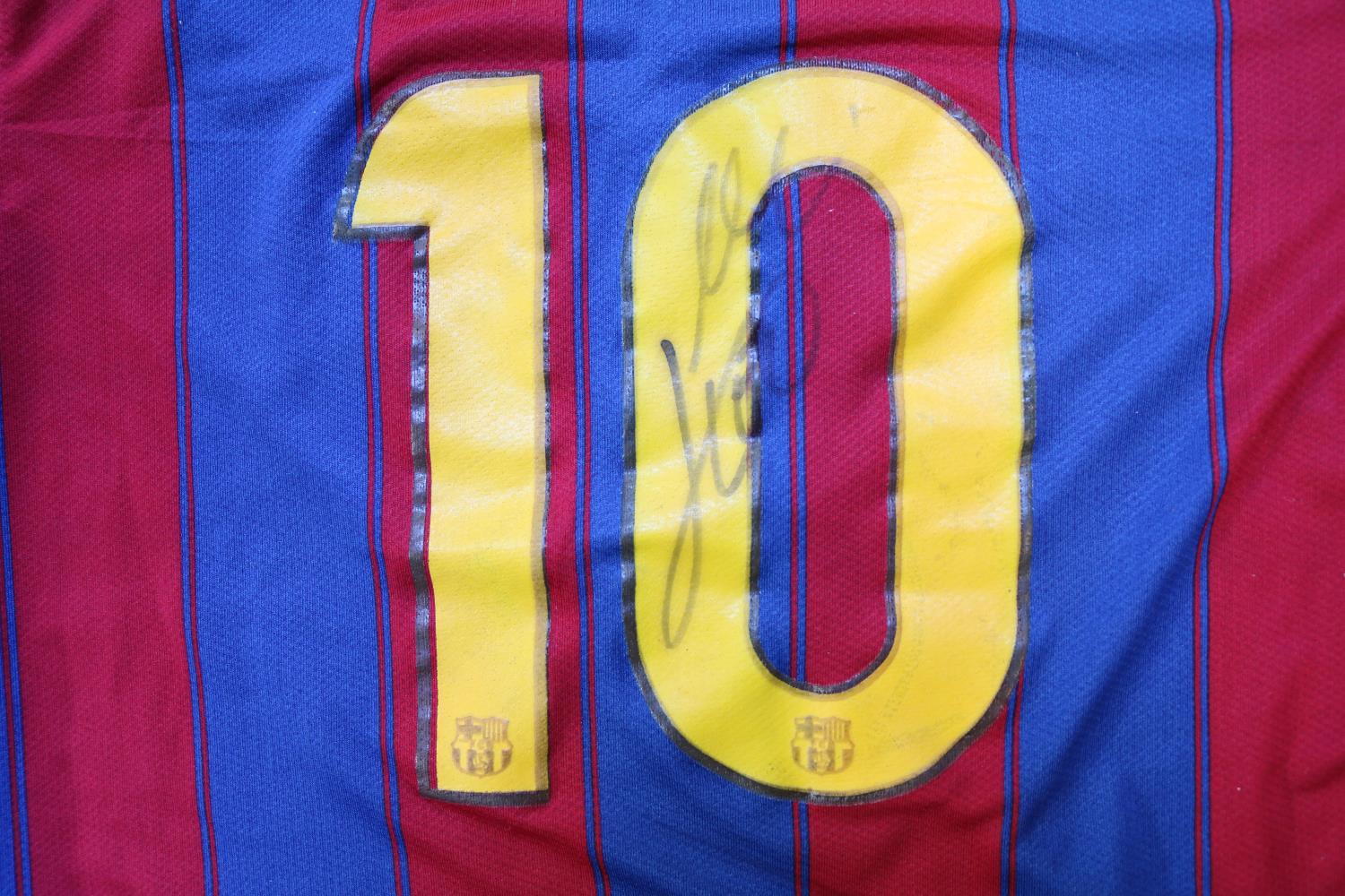 LIONEL MESSI 2009/2010 SIGNED BARCELONA #10 JERSEY The jersey is accompanied by a letter of - Image 8 of 10