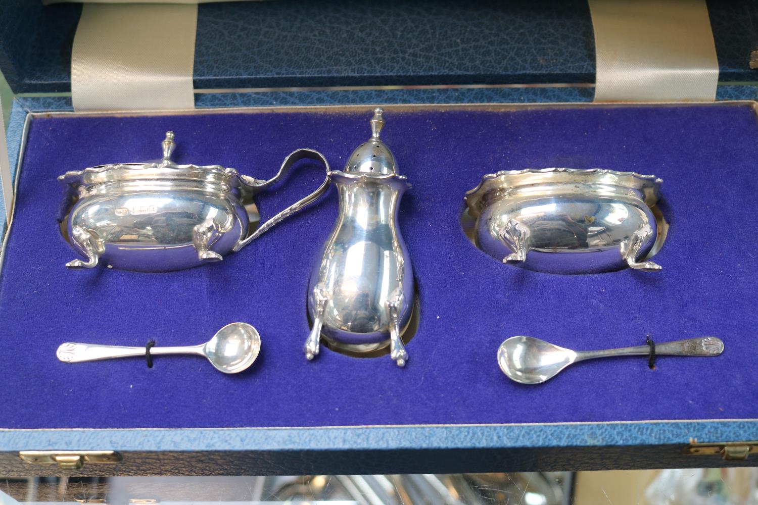 20thC Silver Cruet Set boxed London 1987 and Birmingham 1968 230g total weight - Image 2 of 3