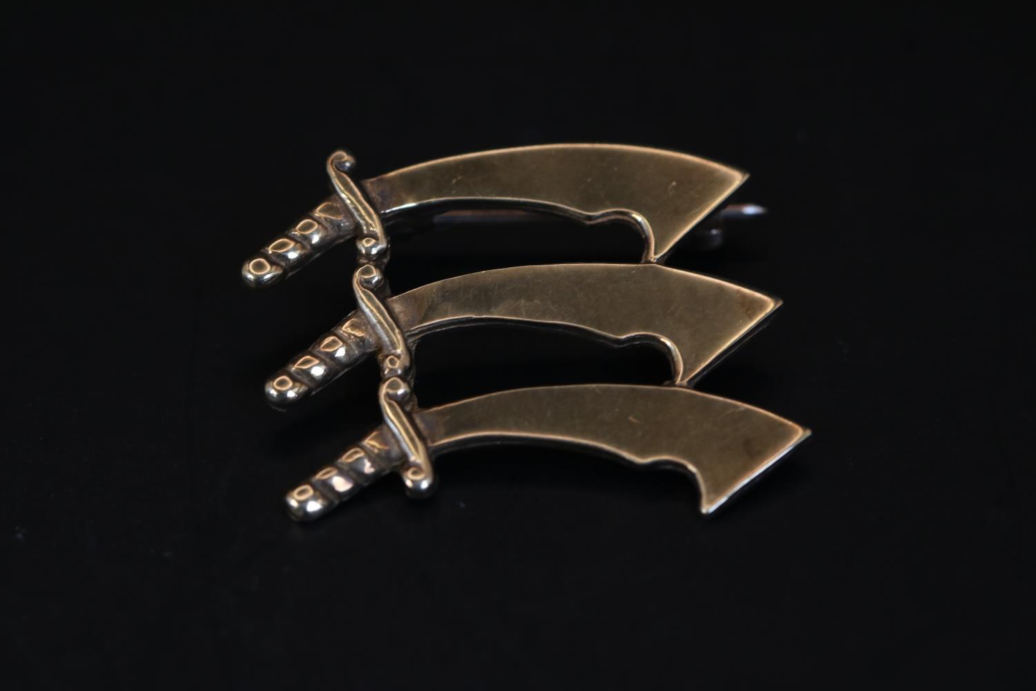 9ct Gold County of Essex Seax knife brooch 4.1g
