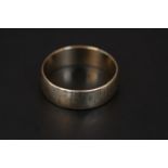 Gents 9ct Gold D Shaped wedding band Size T. 4g total weight