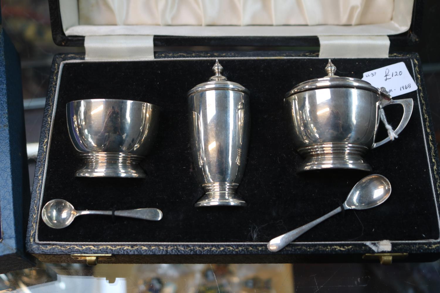 20thC Silver Cruet Set boxed London 1987 and Birmingham 1968 230g total weight - Image 3 of 3