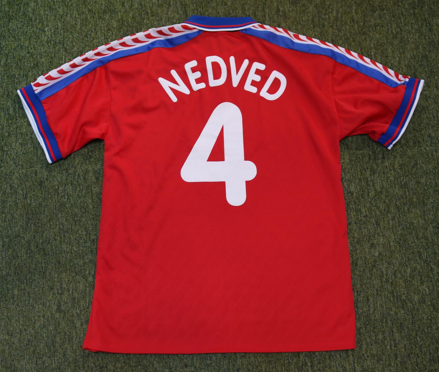 PAVEL NEDVED 1996 MATCH WORN CZECH REPUBLIC JERSEY The Puma red #4 jersey was worn by the Czech - Image 6 of 7