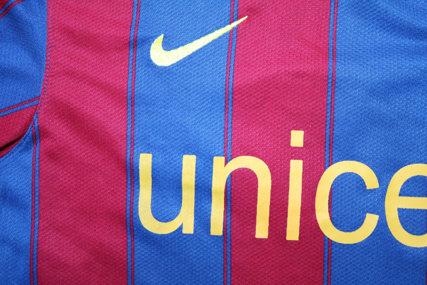 LIONEL MESSI 2009/2010 SIGNED BARCELONA #10 JERSEY The jersey is accompanied by a letter of - Image 5 of 10