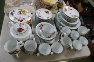 Royal Worcester Evesham Vale pattern part dinnerset