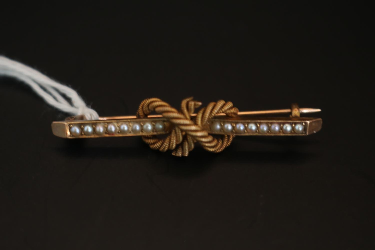 15ct Gold Late Victorian Seed pearl set Bar Brooch 4g total weight