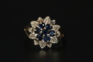 Ladies 9ct Gold 1970s design Sapphire set ring Size L 2.4g total weight