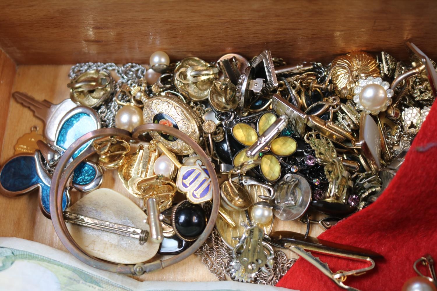 Collection of assorted Costume Jewellery inc. Pendants, Compact etc - Image 2 of 2