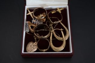 Collection of assorted 9ct Gold Earrings and assorted Rings 21g total weight without stones