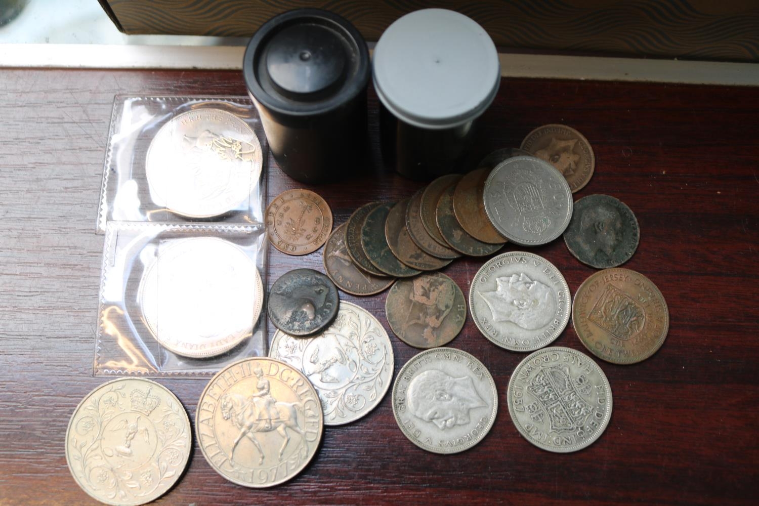 Collection of assorted Coins to include Commemorative Crown, World Coins etc