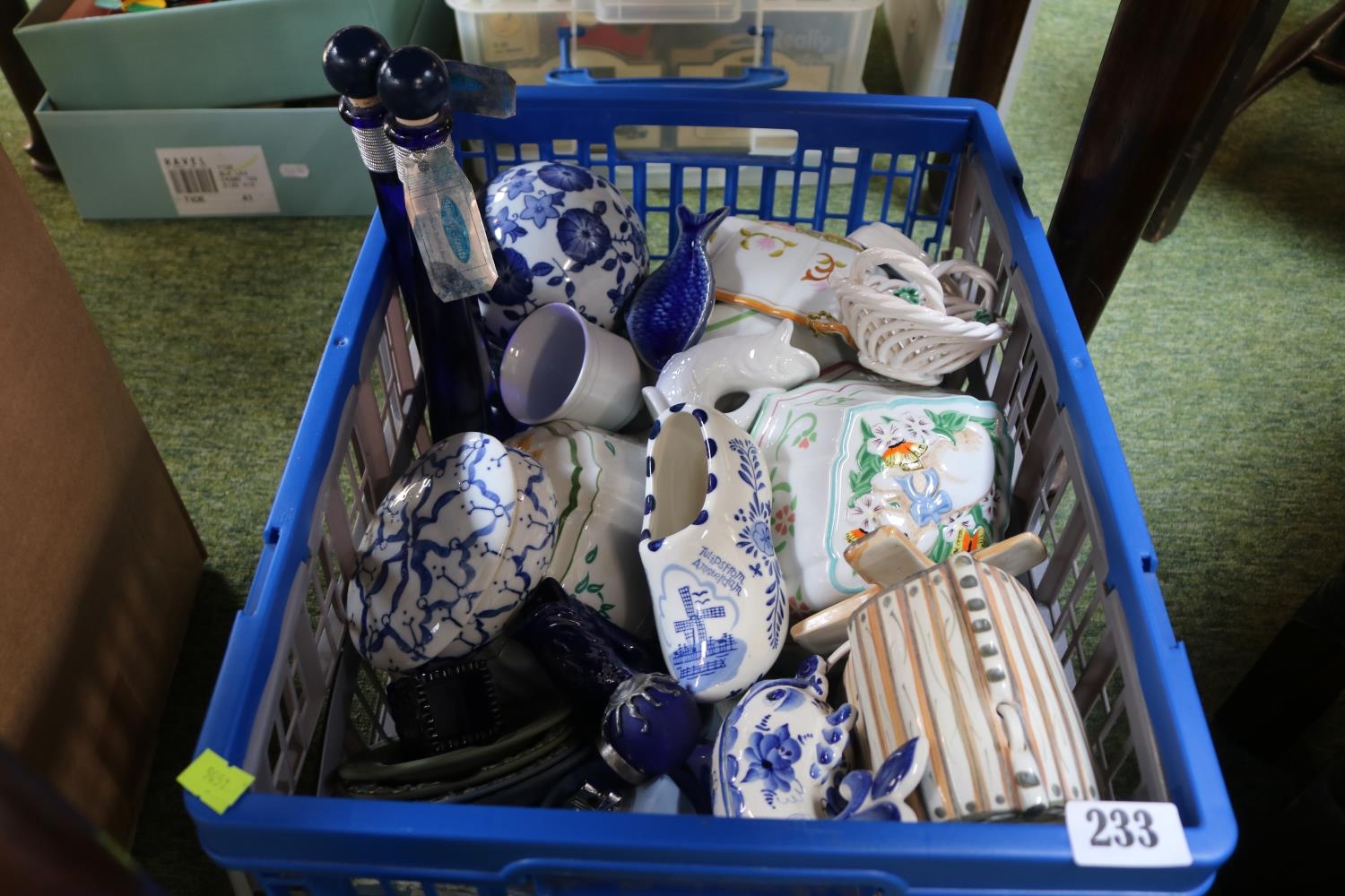 Collection of assorted Ceramics to include Gelatine moulds