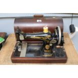 Oak Cased Singer Sewing machine Y4978498