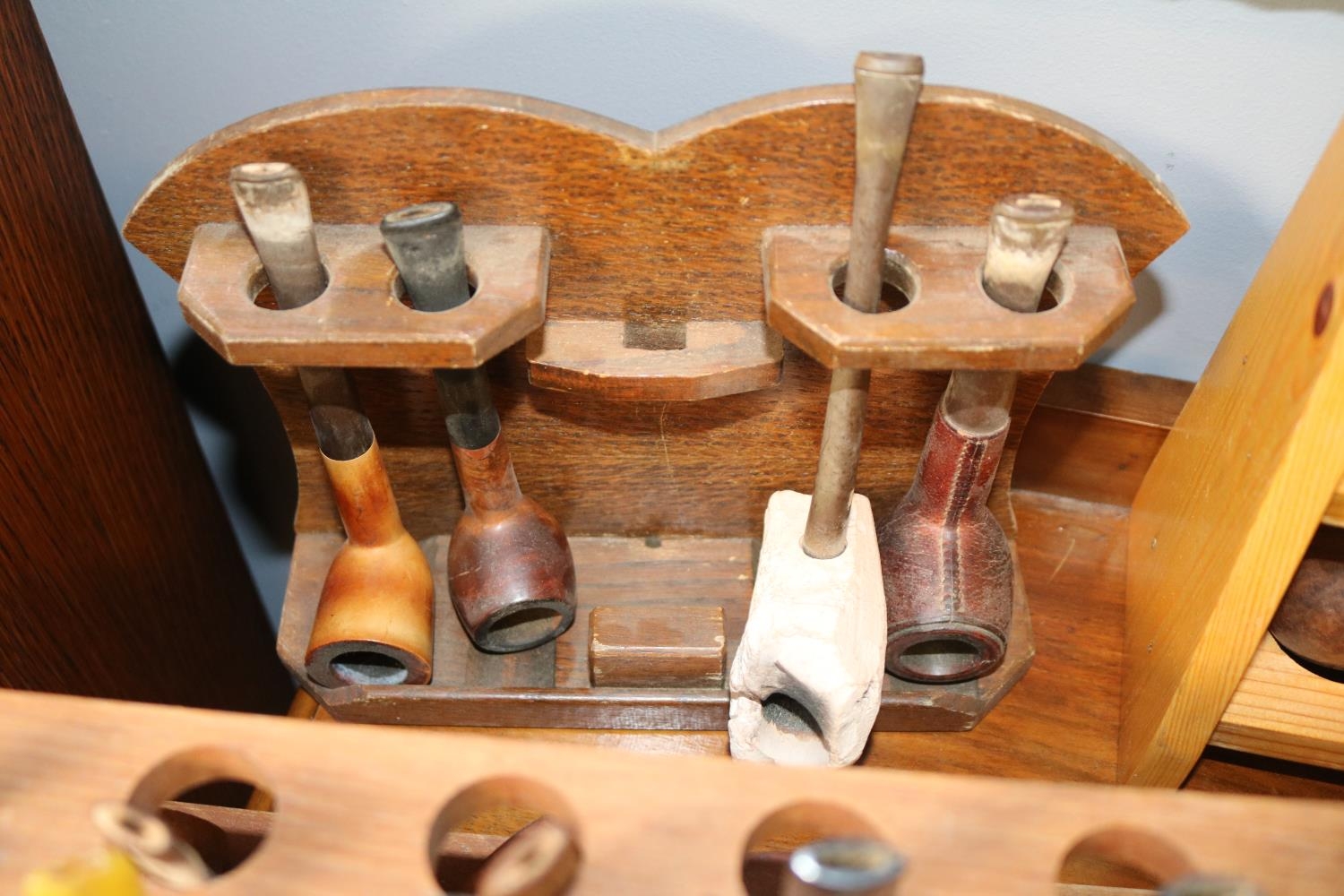 Collection of assorted Pipes and Pipe racks to include Ogdens, Sherlock Holmes style etc - Bild 3 aus 5