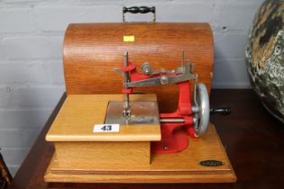 Grain Oak cased Childs Sewing machine