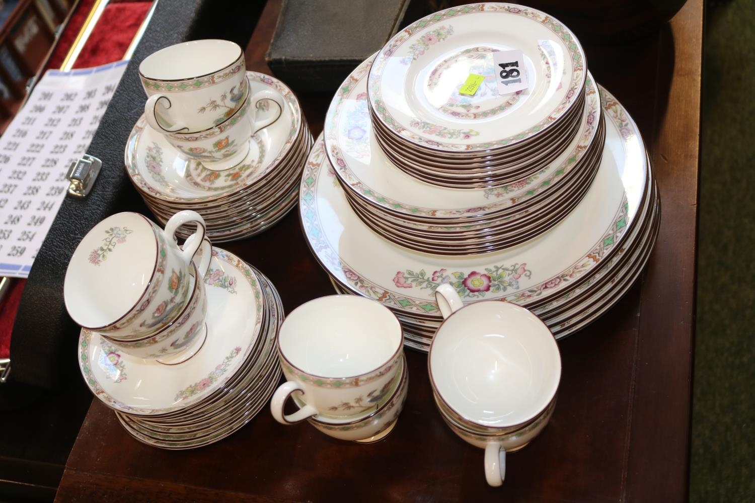 Wedgwood Kutani Crane pattern Transfer printed part dinner set