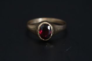 Ladies 9ct Gold Oval Facetted Almandine Garnet ring Size J. 1.6g