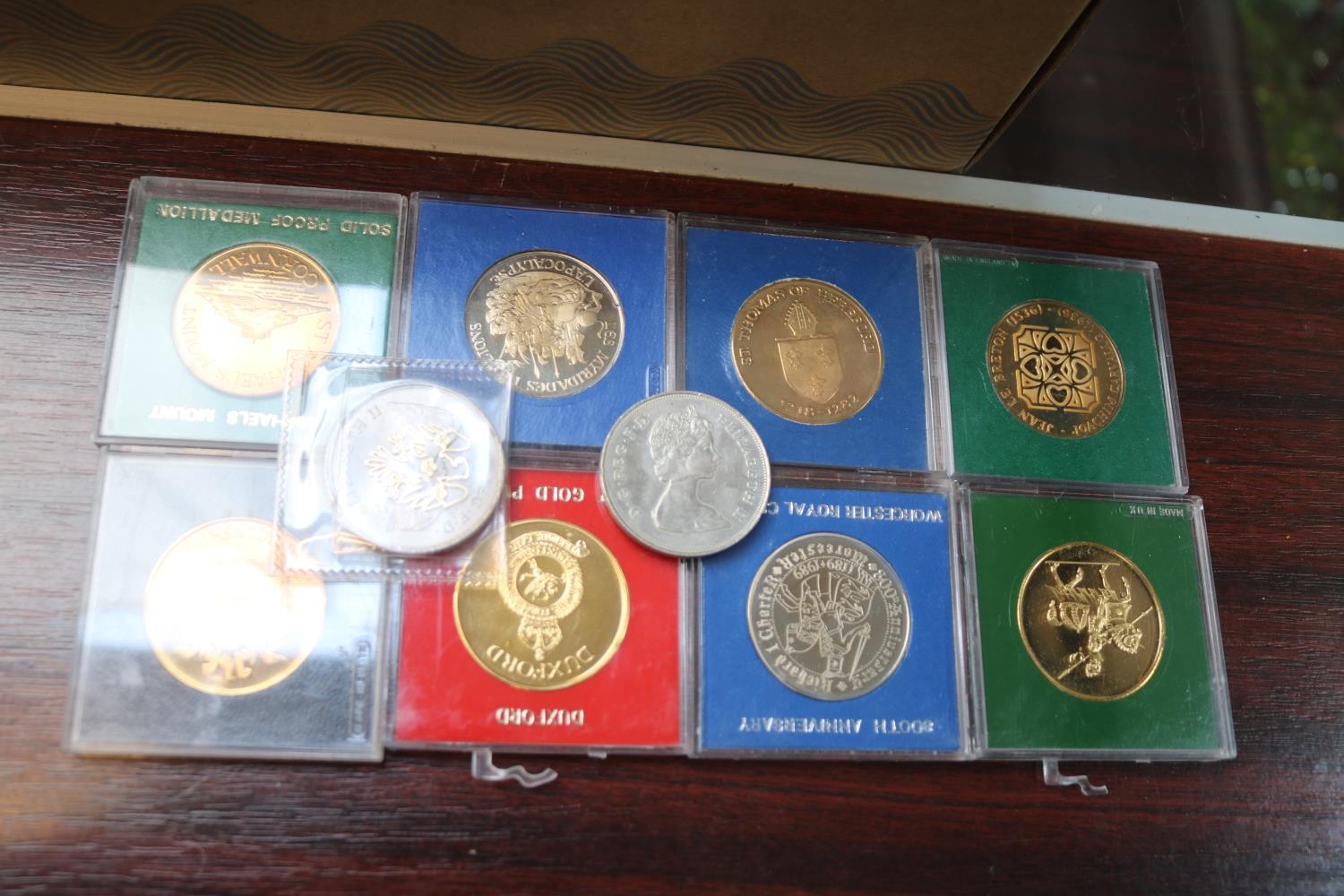 Collection of assorted Commemorative Crowns and Coins - Bild 2 aus 2