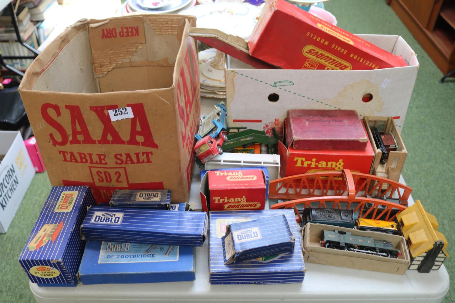 Collection of Tri-ang Railways and Hornby Dublo track and related items