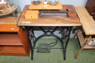 Singer Sewing machine Treadle base table