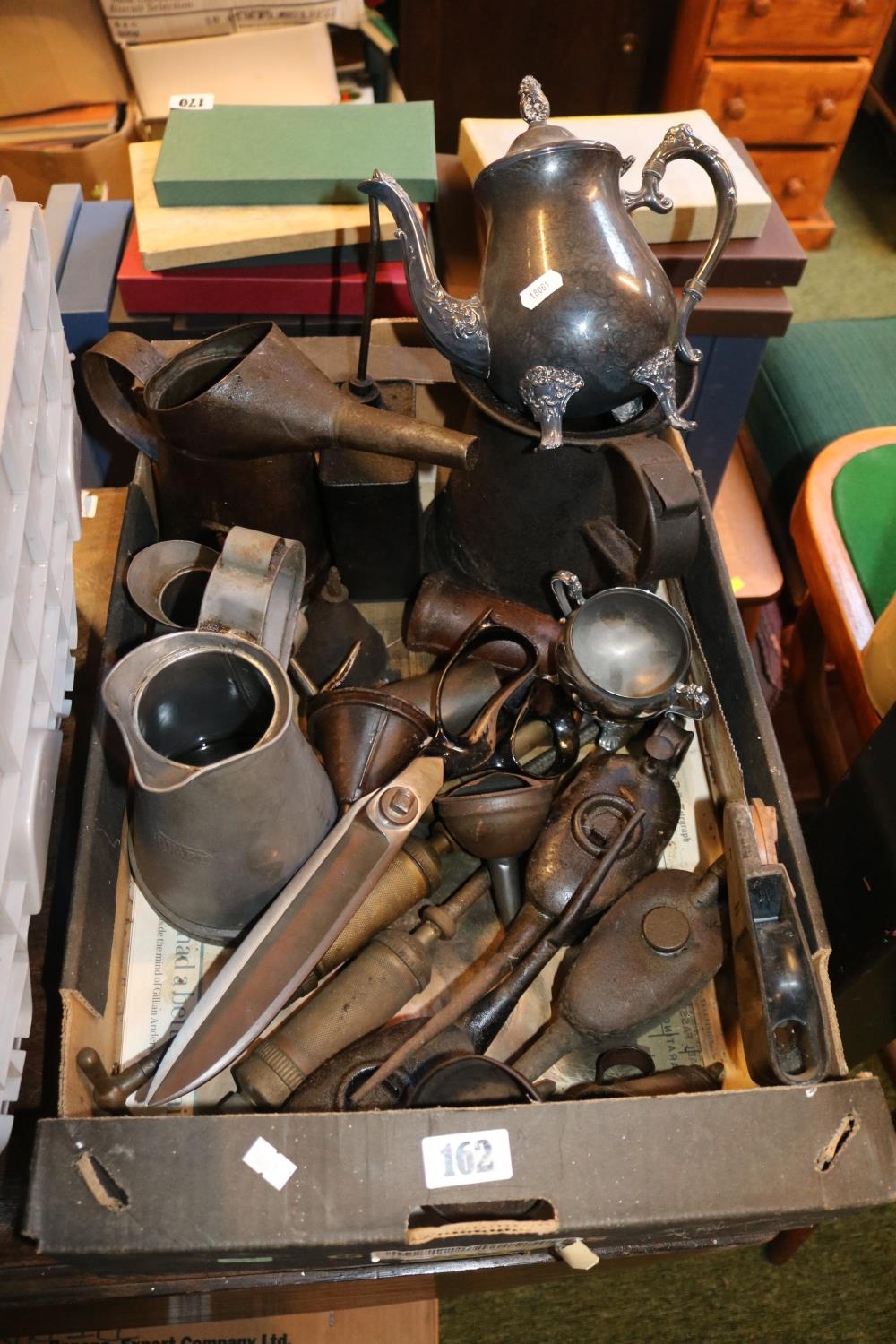 Collection of assorted bygones to include Oil cans, Haberdashery scissors etc