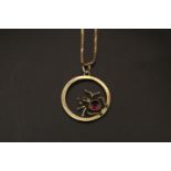 Good Quality 9ct Gold Spider Pendant with inset Garnet on 9ct Gold Chain 42cm in length 3.7g total
