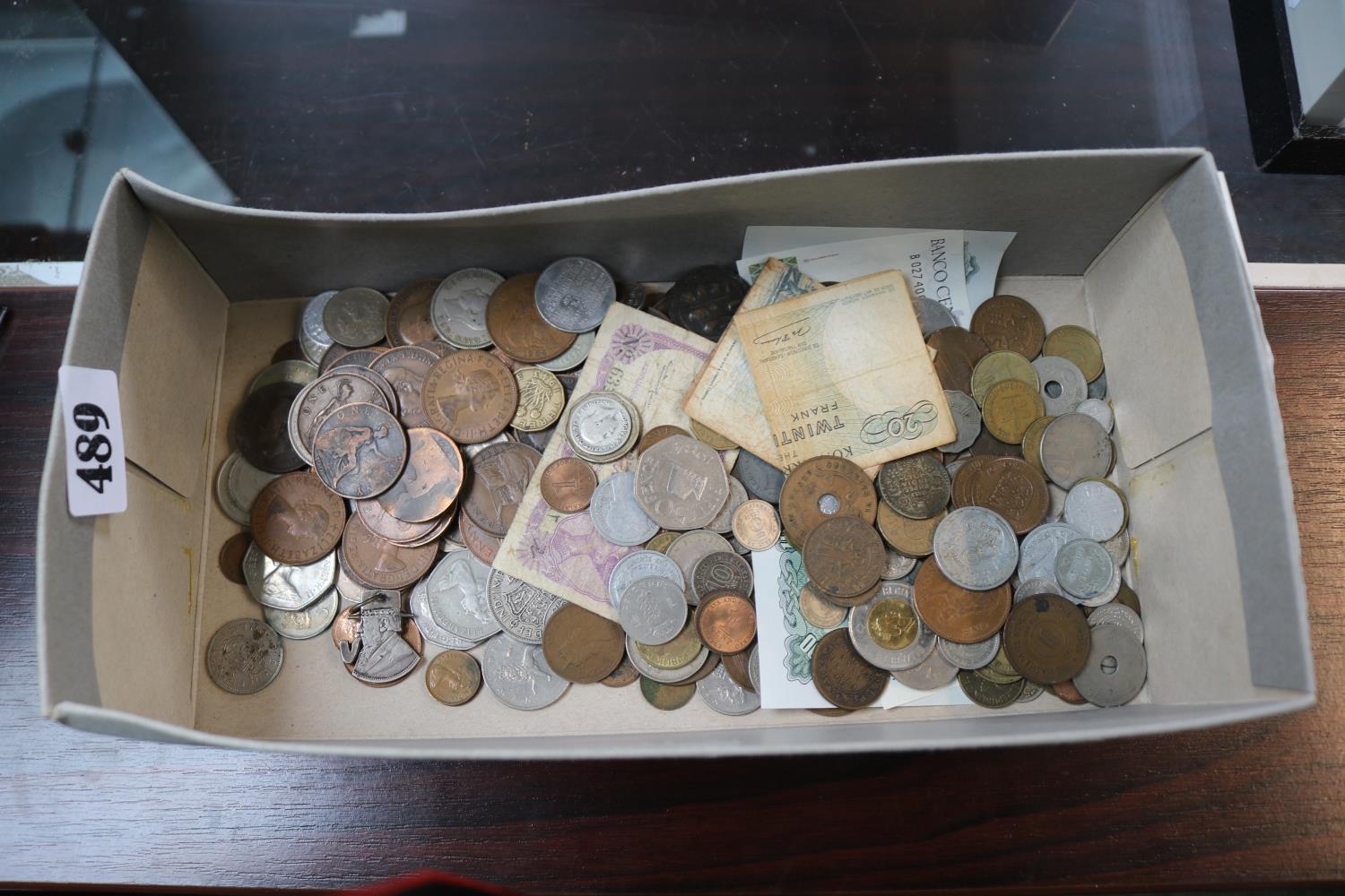 Box of assorted World Coinage to include Bank Notes