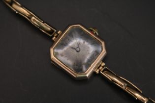 Ladies 9ct Gold Centaur 15 Jewel wristwatch with expanding bracelet