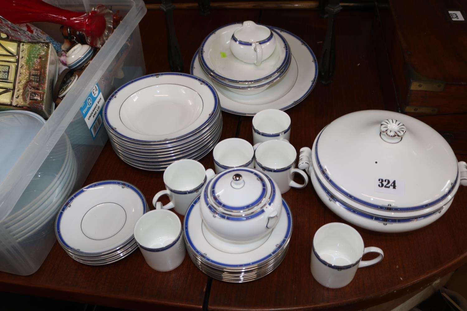 Wedgwood Kingsbridge pattern part dinner service