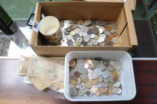 Collection of assorted World Coinage to include Bank Notes