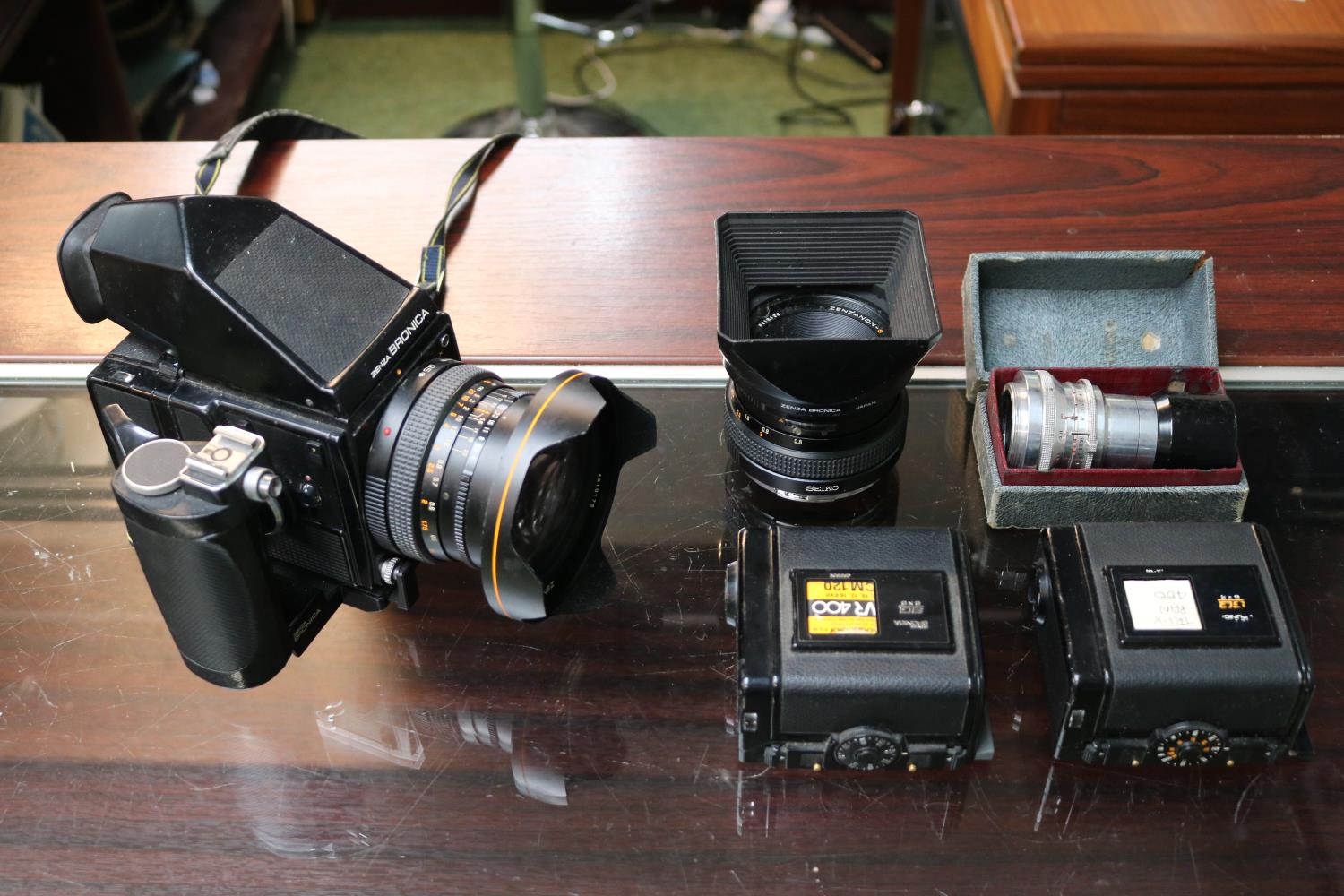 Zenza Bronica SQ-A 135 Medium Format Camera with 40mm Lens with 3 SQ Film backs, 80mm Lens and - Image 2 of 4