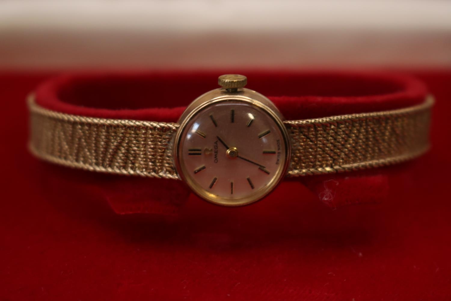 Omega Ladies 9ct Gold Cocktail wristwatch with baton dial, boxed with Guarantee booklet. 16.6g total - Image 4 of 5