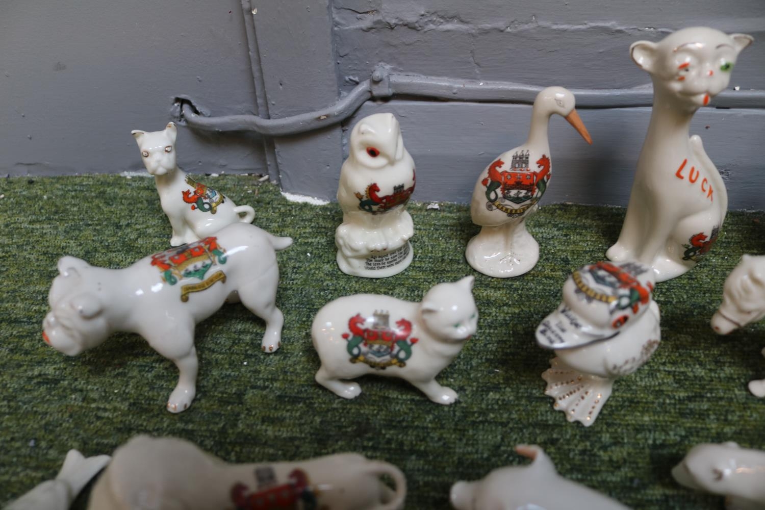 Collection of Cambridge Crested China to include Scottie Dog by Willow Art, Pig by The Corona - Image 3 of 6