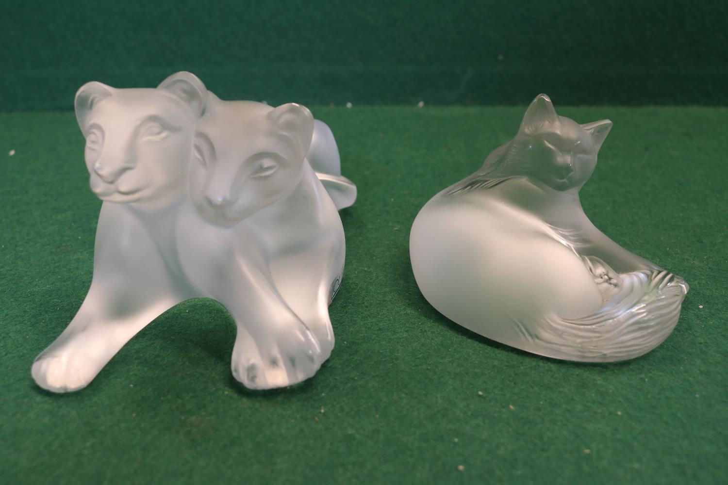 Rene Lalique. Lion Cubs frosted crystal sculpture and a Boxed Cat by Lalique. 7cm and 6cm in Height - Image 2 of 5