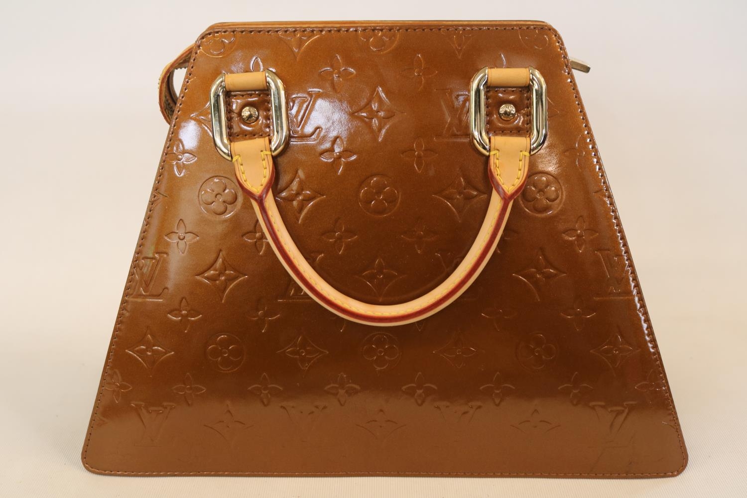 Louis Vuitton. Handbag Metallic bronze Monogram Vernis Forsyth GM. Leather exterior, dual rolled - Image 2 of 5